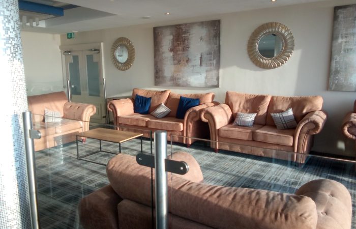tiffanys hotel lounge room